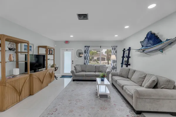 $5,700 | 348 Southeast 18th Avenue, Deerfield Beach, FL 33441