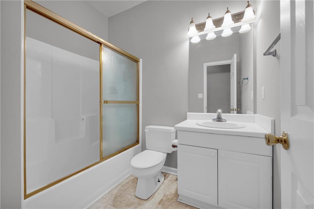 140 Breckenridge Lane Athens, GA 30606 - Photo 19 of 36 a bathroom with a toilet sink and mirror