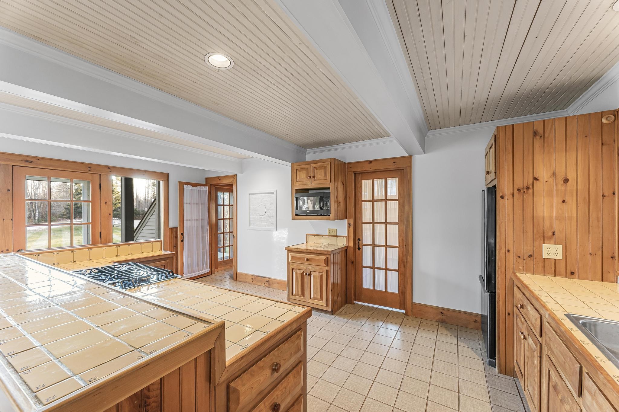 583 Hapgood Pond Road Peru, VT 05152 - Photo 3 of 39