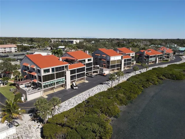 $779,000 | 4565 Bay Club Drive, Unit 27, Bradenton, FL 34210