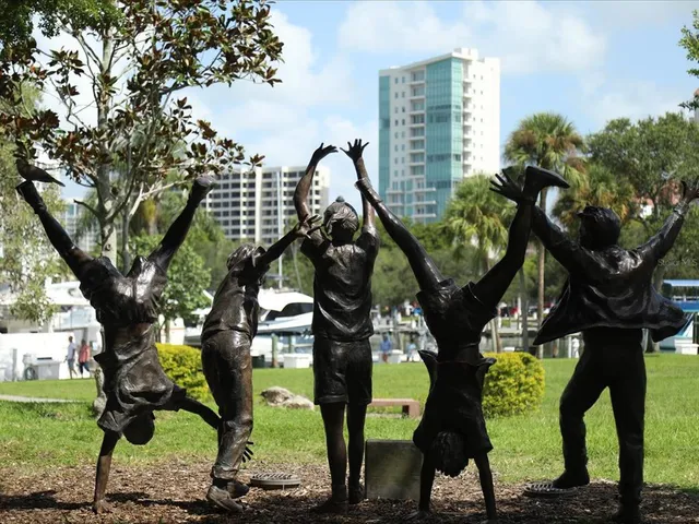 $779,000 | 4565 Bay Club Drive, Unit 27, Bradenton, FL 34210