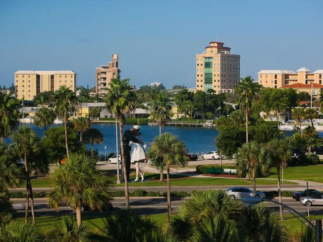 $779,000 | 4565 Bay Club Drive, Unit 27, Bradenton, FL 34210