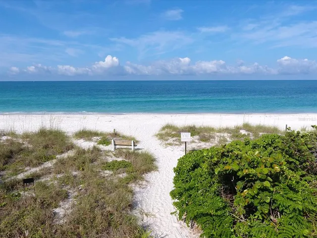 $779,000 | 4565 Bay Club Drive, Unit 27, Bradenton, FL 34210