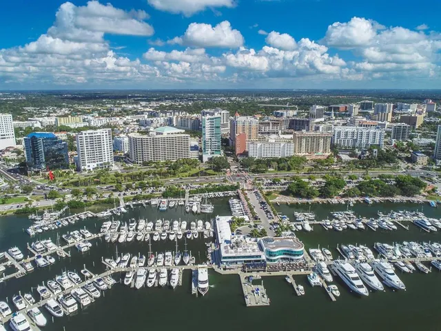 $779,000 | 4565 Bay Club Drive, Unit 27, Bradenton, FL 34210