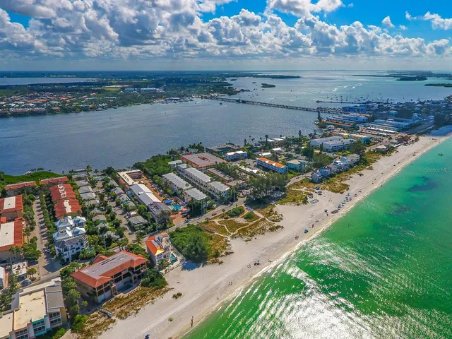 $779,000 | 4565 Bay Club Drive, Unit 27, Bradenton, FL 34210