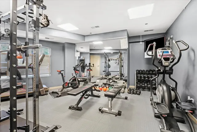 $315,000 | 1075 West Roosevelt Road, Unit 206, Chicago, IL 60608