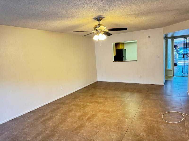 5126 East Monte Vista Road Phoenix, AZ 85008 - Photo 8 of 22 a view of a interior of the room