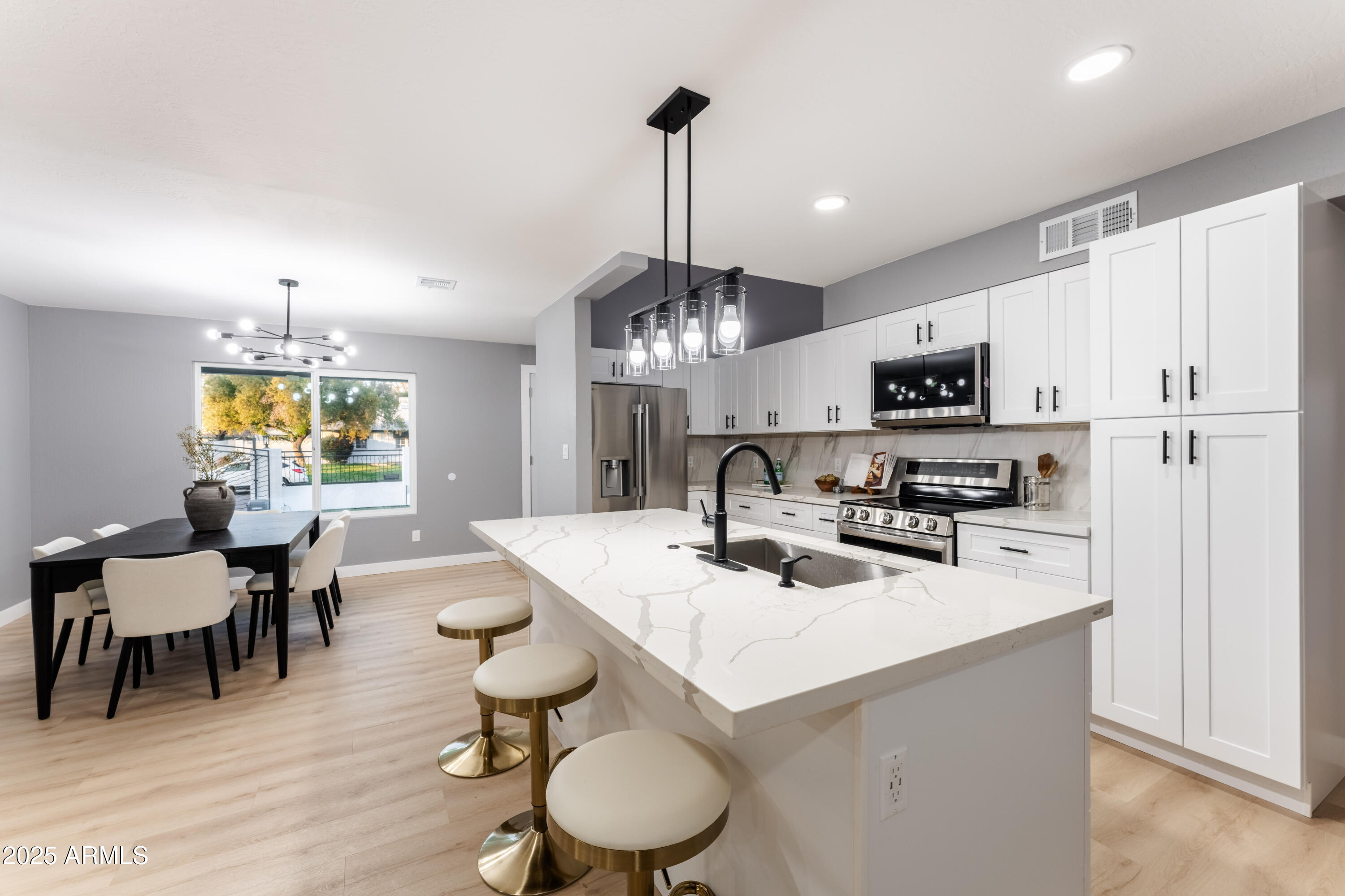 1743 West Butler Drive Phoenix, AZ 85021 - Photo 4 of 36 DSC01770-HDR