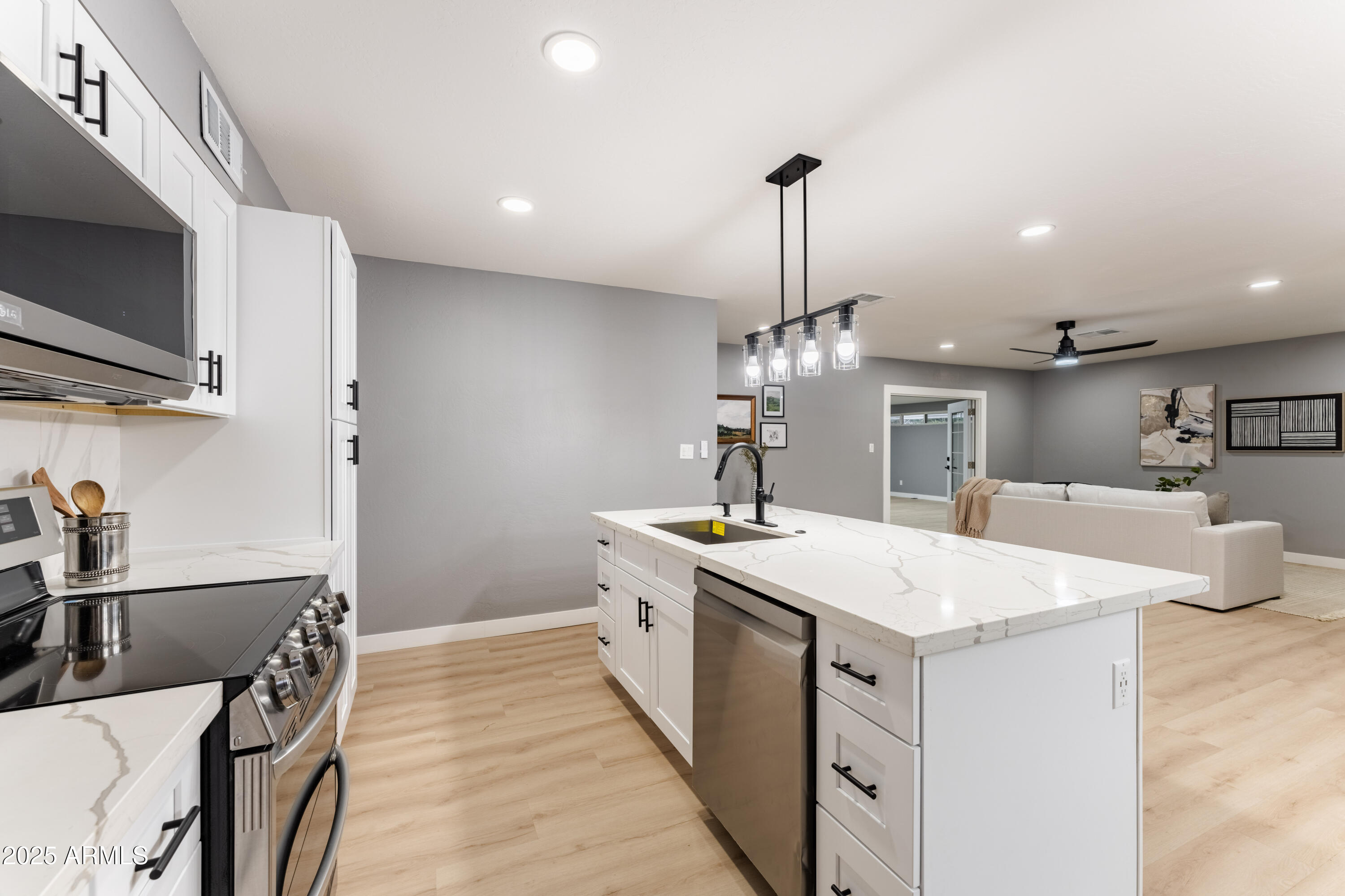 1743 West Butler Drive Phoenix, AZ 85021 - Photo 6 of 36 DSC01780-HDR