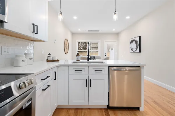 $425,000 | 2907 Post Road, Unit 6, Warwick, RI 02886