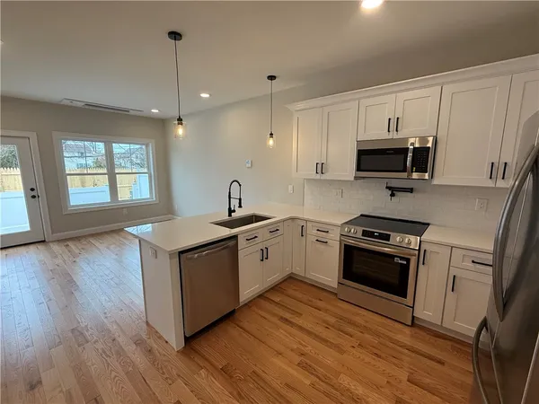 $425,000 | 2907 Post Road, Unit 6, Warwick, RI 02886