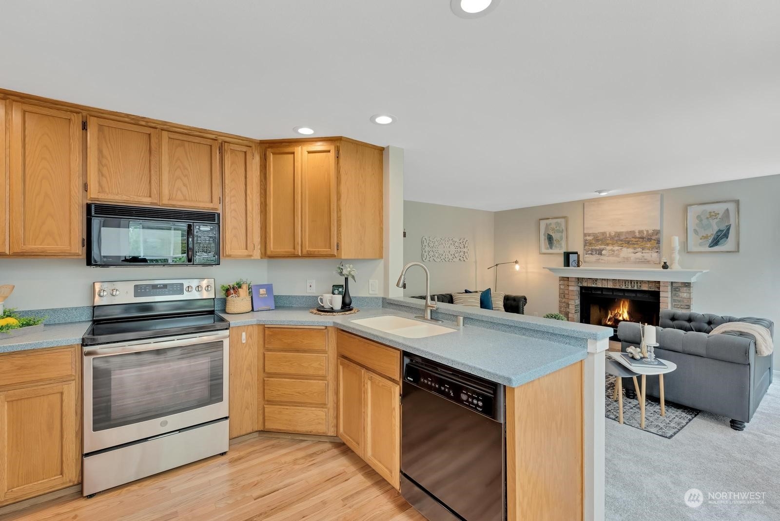 11703 Northeast 166th Court Bothell, WA 98011 - Photo 4 of 29 Gallery Image 4