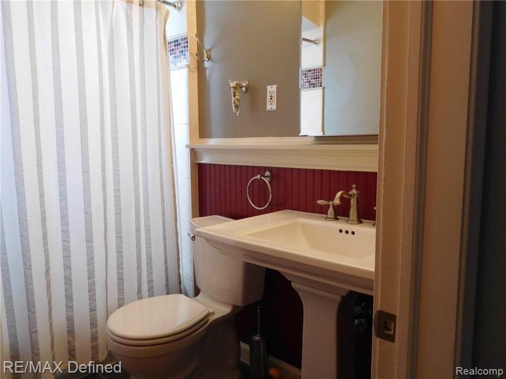 2675 Kenmore Road Berkley, MI 48072 - Photo 15 of 26 Gallery Image 15
