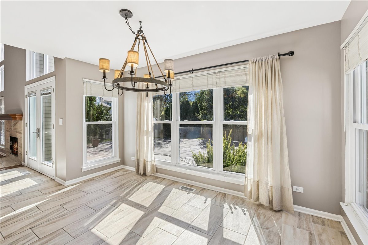 2308 Loop Road Algonquin, IL 60102 - Photo 7 of 73