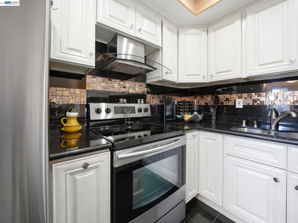 $689,000 | 6332 Buena Vista Drive, Unit B, Newark, CA 94560