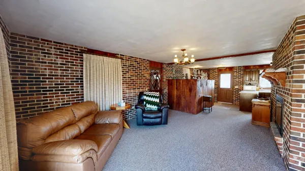 $500,000 | 16884 County Highway South, Hickory Grove, WI 53805