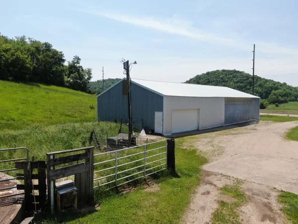 $500,000 | 16884 County Highway South, Hickory Grove, WI 53805