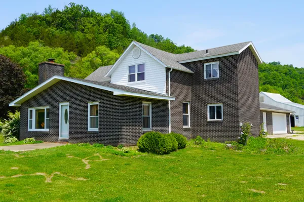 $500,000 | 16884 County Highway South, Hickory Grove, WI 53805