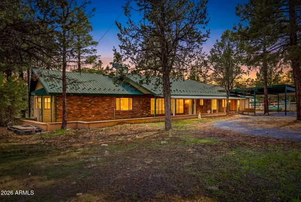 $684,500 | 3121 Cedar Drive, Overgaard, AZ 85933