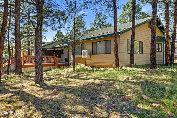 a view of back yard of the house