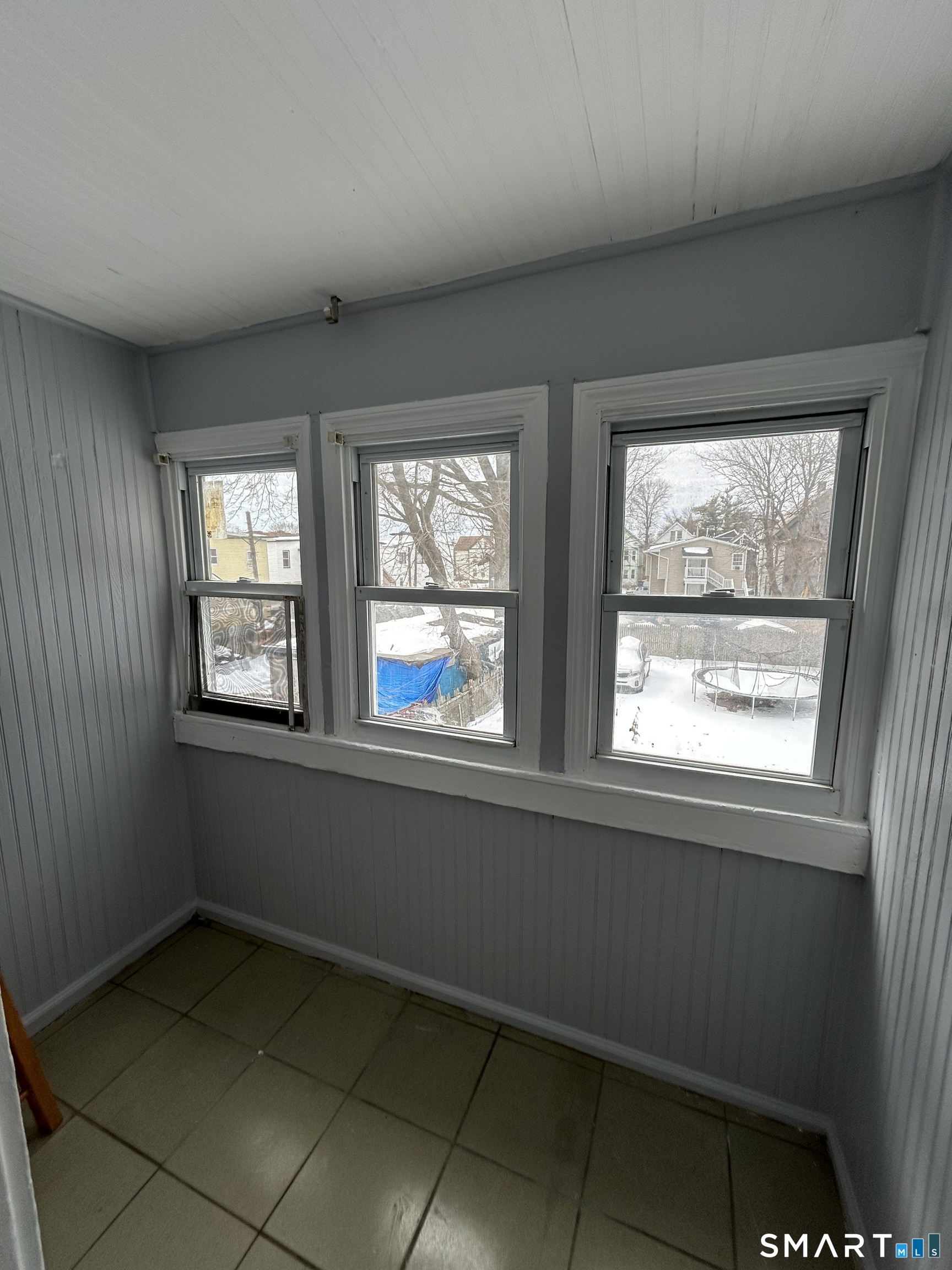 18 Wilson Street, Unit 2 New Haven, CT 06519 - Photo 14 of 17 an empty room with windows