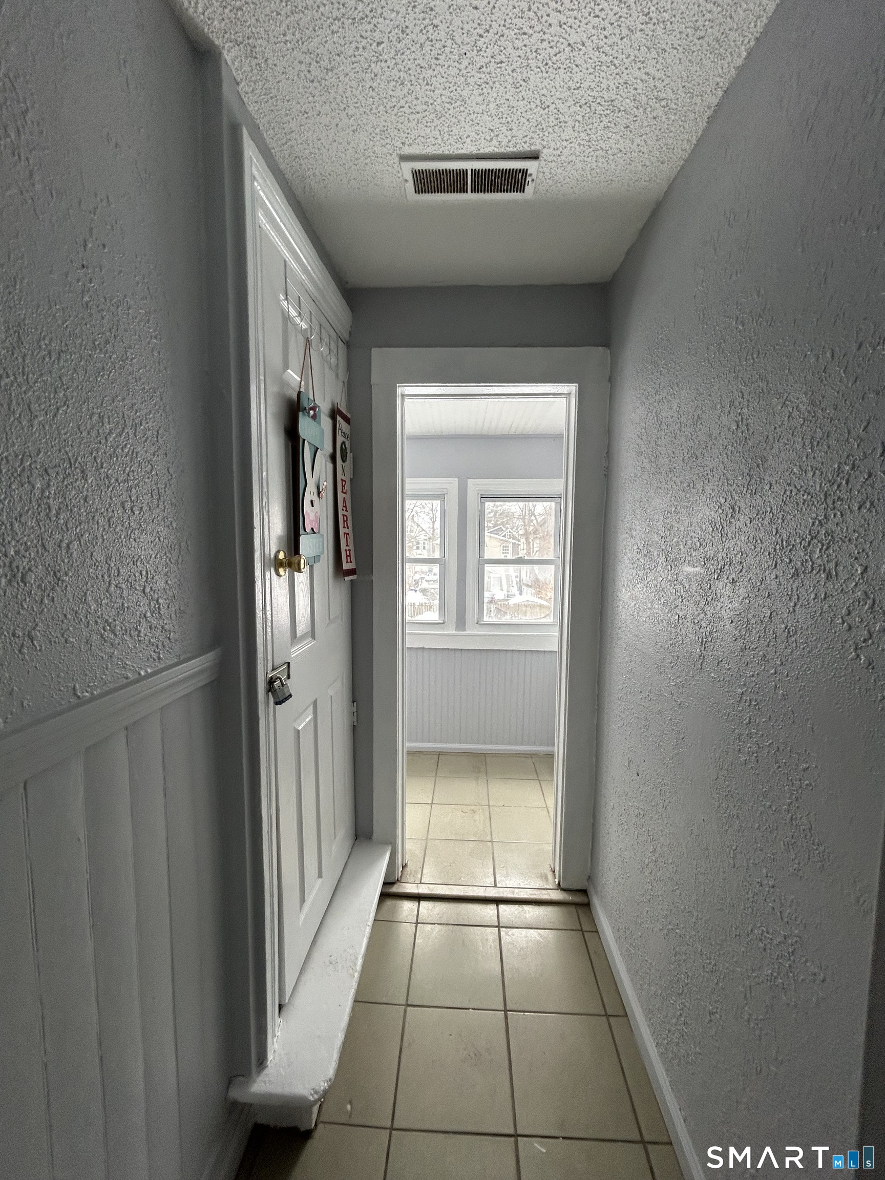 18 Wilson Street, Unit 2 New Haven, CT 06519 - Photo 15 of 17 a view of an empty room and a window