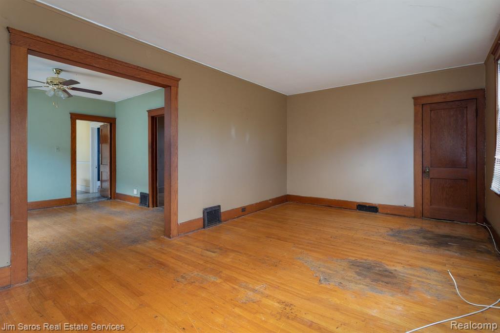 1471 Wayburn Street Grosse Pointe, MI 48230 - Photo 8 of 15