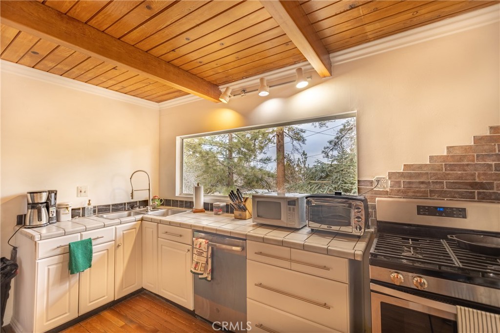 5218 Desert View Drive Wrightwood, CA 92397 - Photo 12 of 50 Picture Window