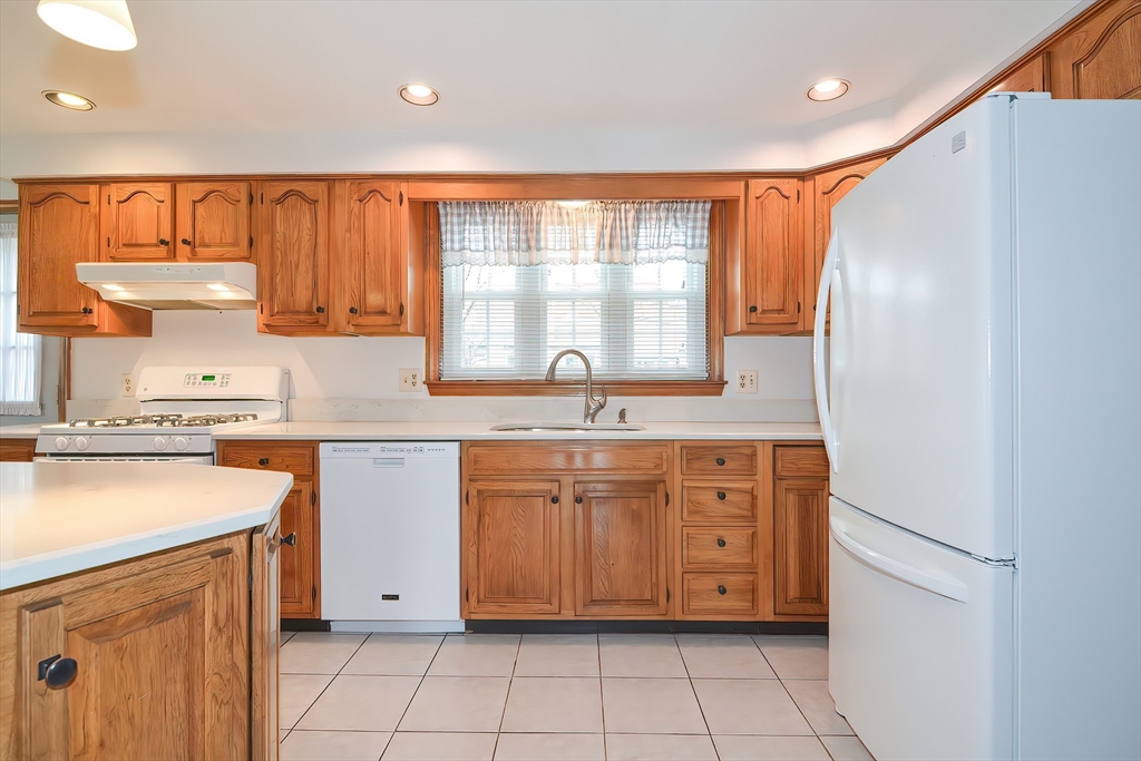 21 Ida Road Worcester, MA 01604 - Photo 8 of 42 Gallery Image 8