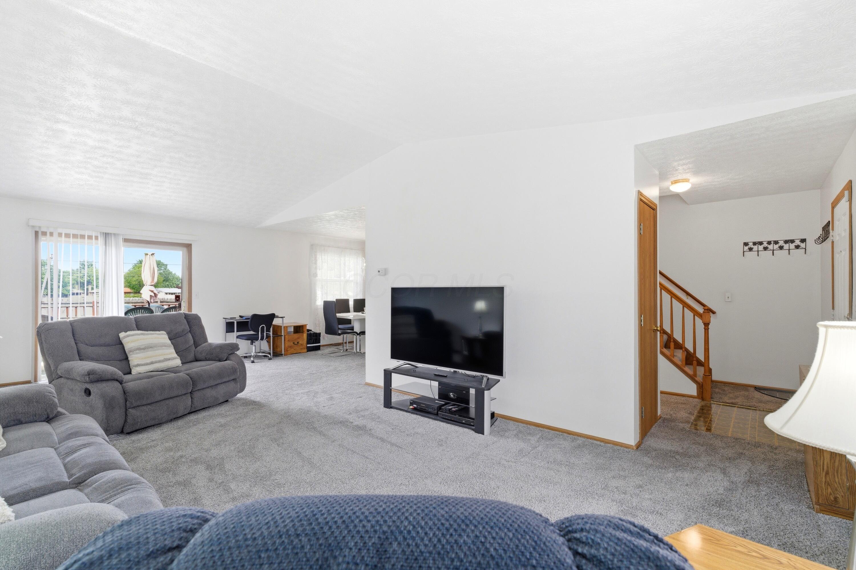 2742 Woodcroft Road Columbus, OH 43204 - Photo 4 of 38