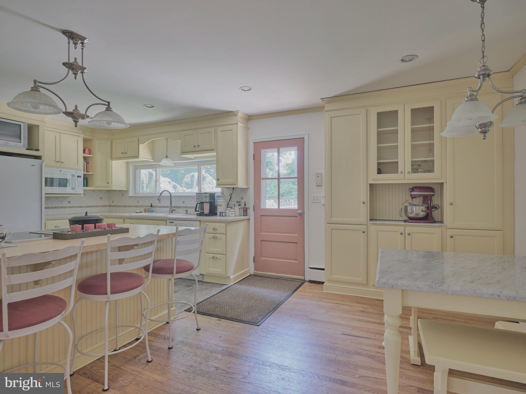 887 Spring Hill Road Riegelsville, PA 18077 - Photo 7 of 38