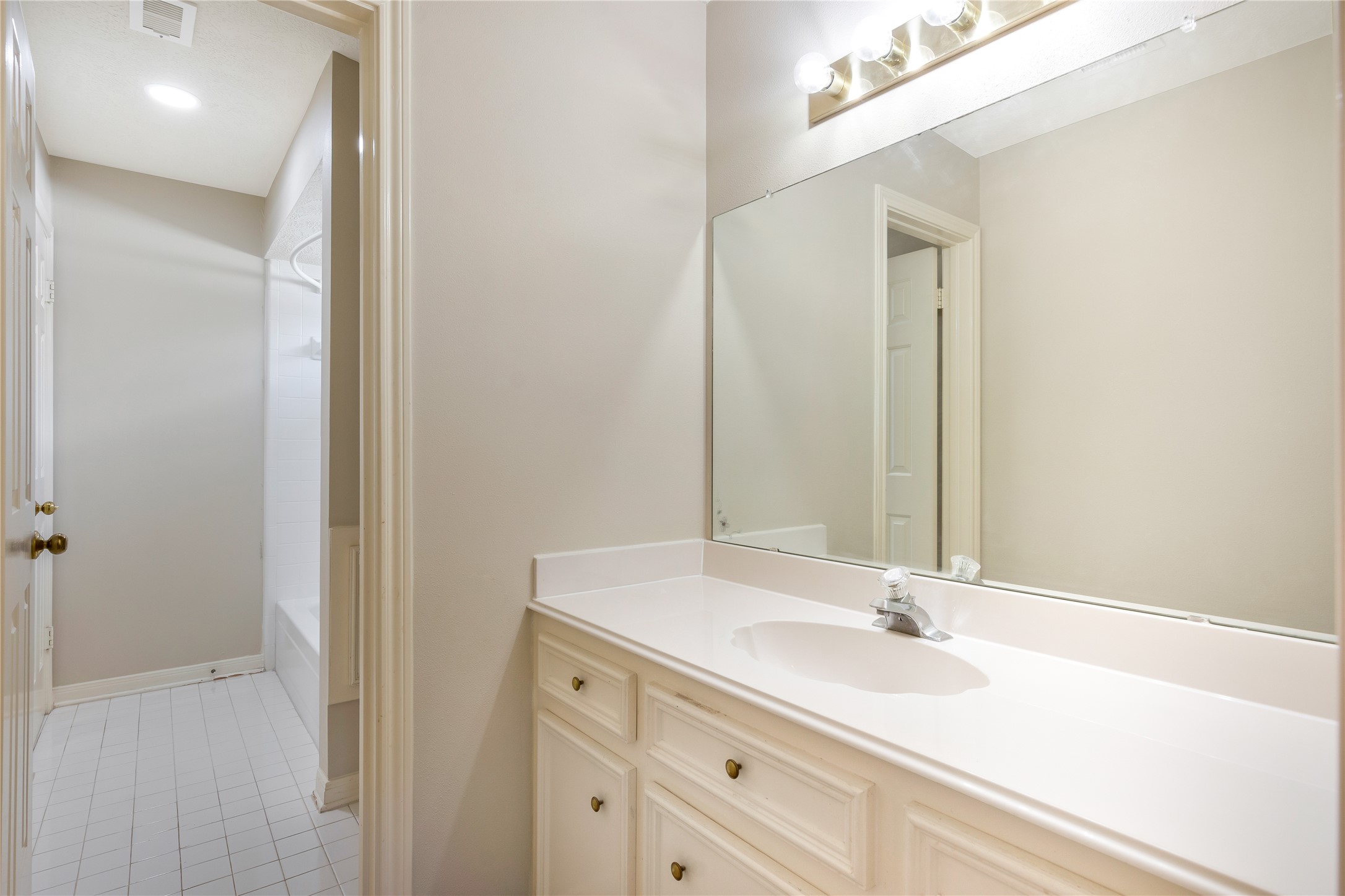 8011 Null Court Spring, TX 77379 - Photo 32 of 41 Second full bath, Jack and Jill