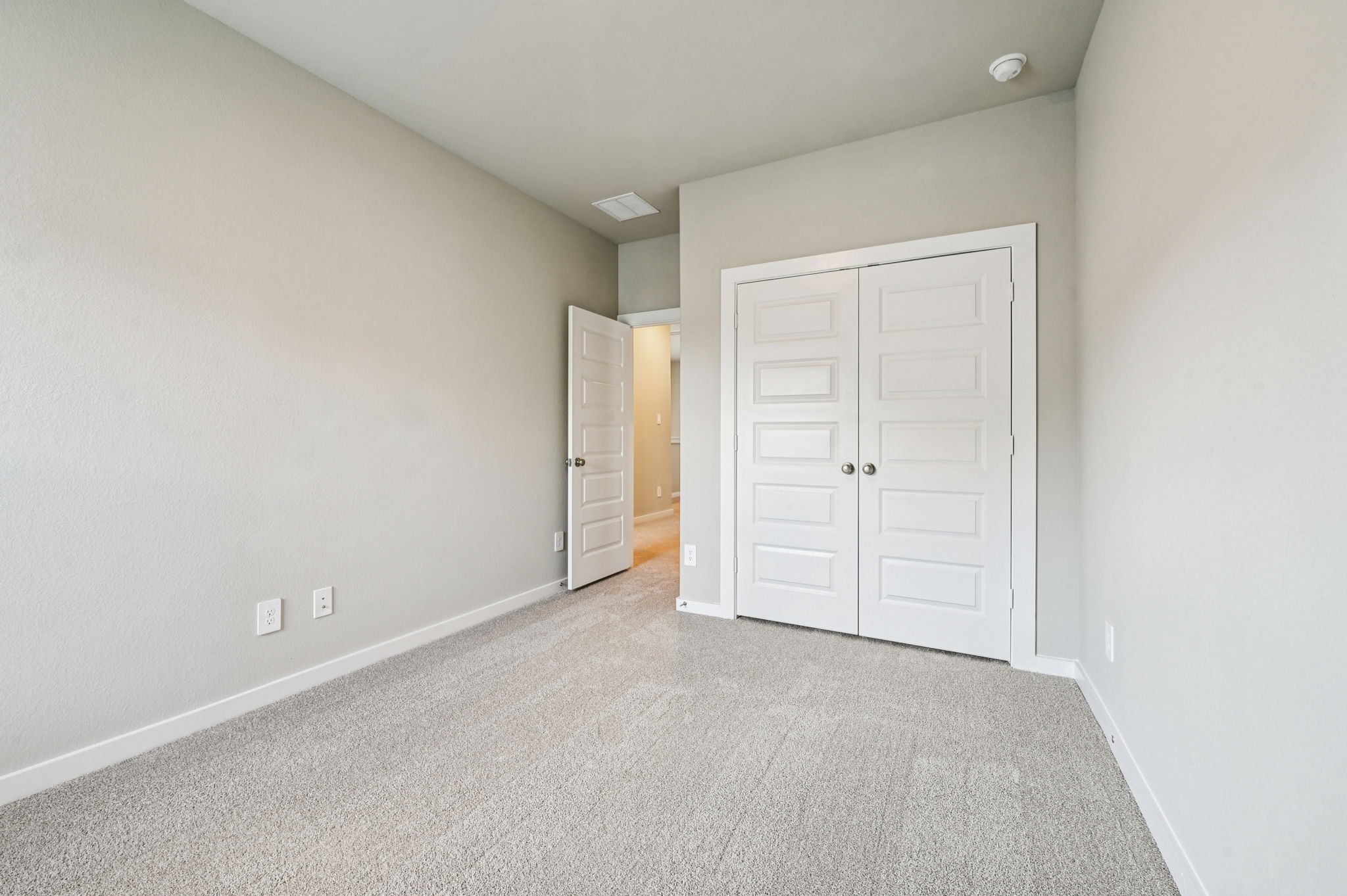 10008 Rustic Charm Street Houston, TX 77080 - Photo 23 of 30 an empty room with closet area