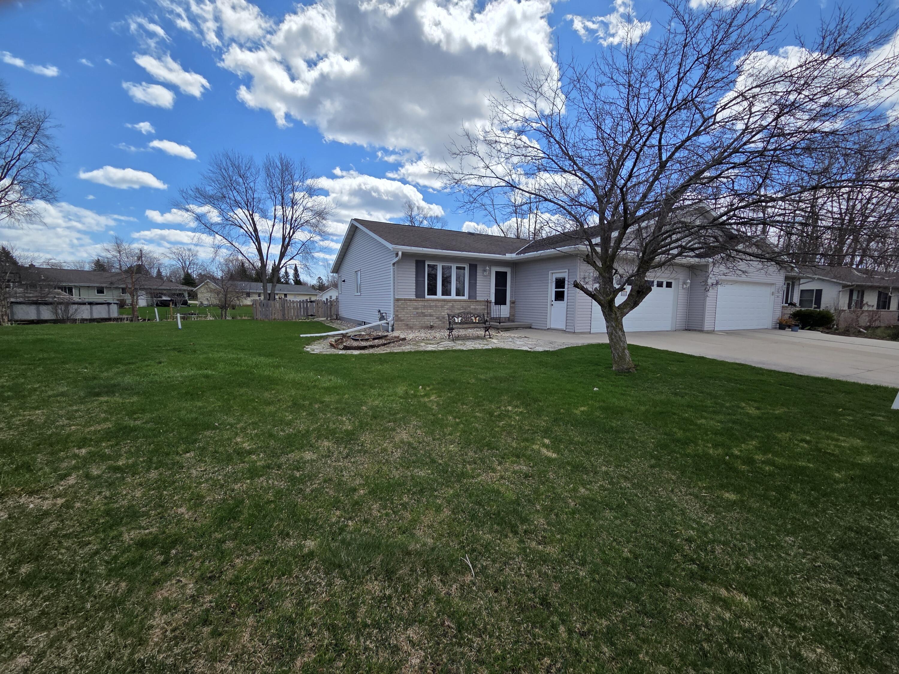 2209 Virginia Drive Manitowoc, WI 54220 - Photo 1 of 23 20260419_120017