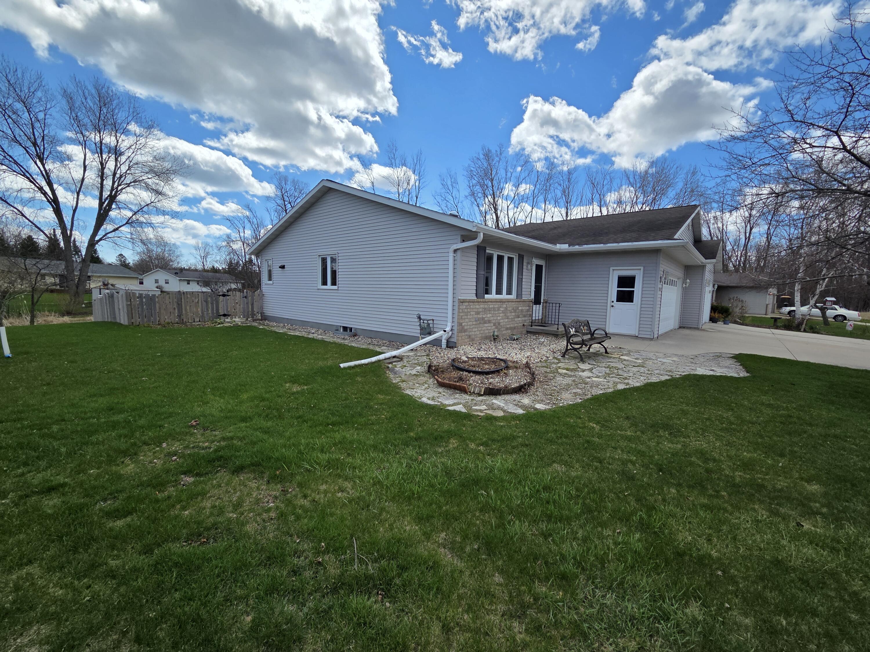 2209 Virginia Drive Manitowoc, WI 54220 - Photo 2 of 23 20260419_120027