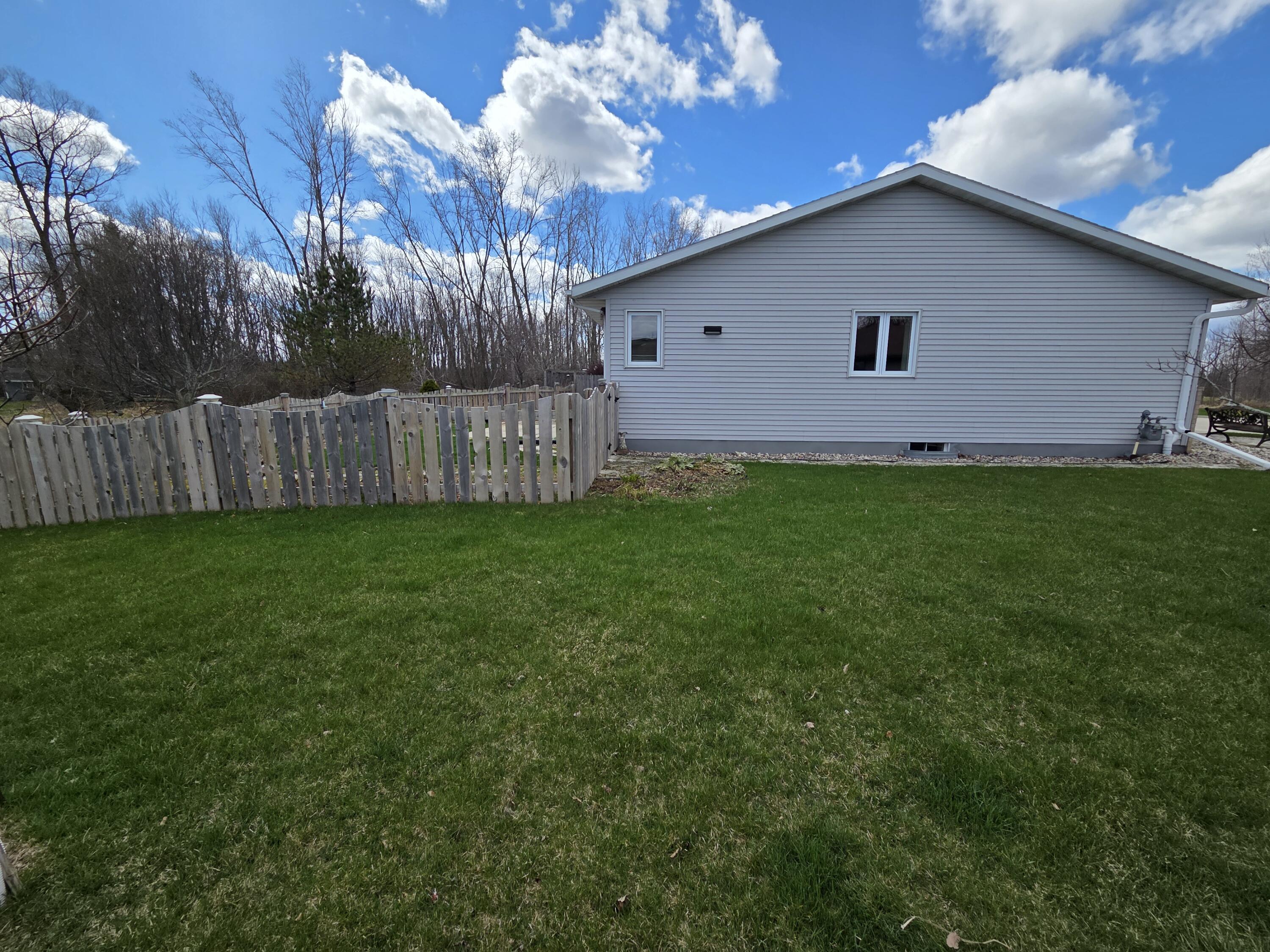 2209 Virginia Drive Manitowoc, WI 54220 - Photo 3 of 23 20260419_120046