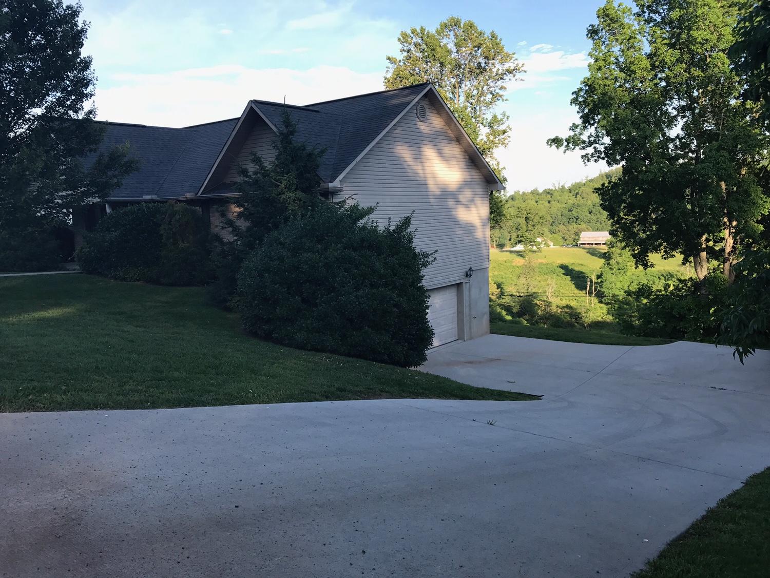 570 Coffey Road New Tazewell, TN 37825 - Photo 7 of 35 driveway