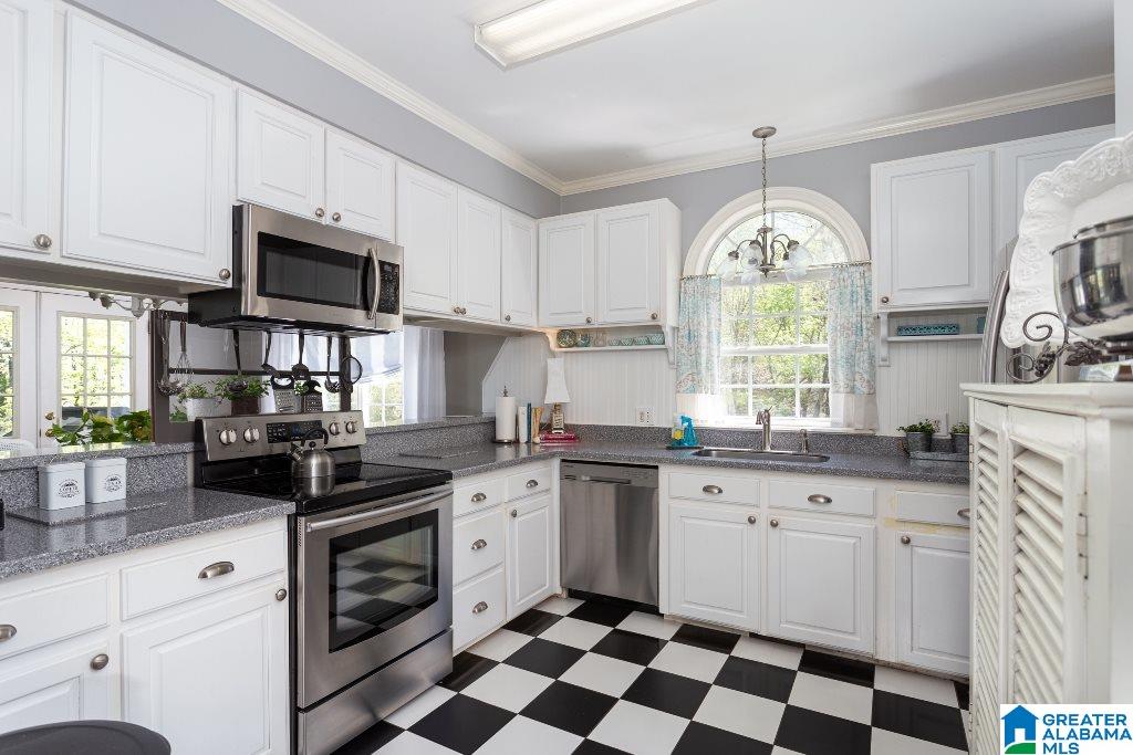 697 Ridgeway Circle Talladega, AL 35160 - Photo 13 of 44