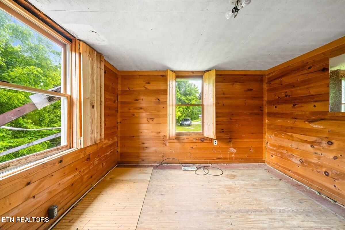 104 Jackson Road Andersonville, TN 37705 - Photo 21 of 37 Cozy Bedroom Retreat