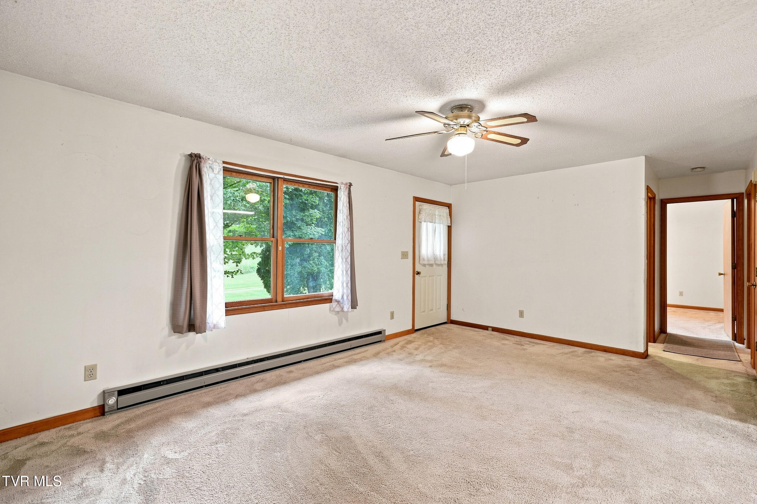 18688 Federal Road Bristol, VA 24202 - Photo 5 of 28 5_18688 federal rd-10