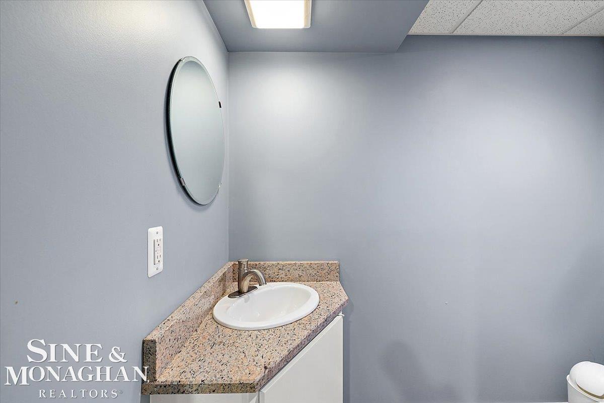 595 Thorntree Road Grosse Pointe Woods, MI 48236 - Photo 54 of 64