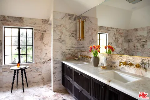 $4,395,000 | 900 South Longwood Avenue, Los Angeles, CA 90019