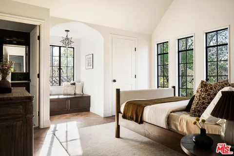 $4,395,000 | 900 South Longwood Avenue, Los Angeles, CA 90019