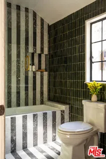 $4,395,000 | 900 South Longwood Avenue, Los Angeles, CA 90019