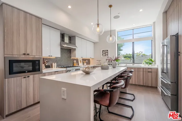 $1,495,000 | 4427 North Studio Place, Studio City, CA 91602