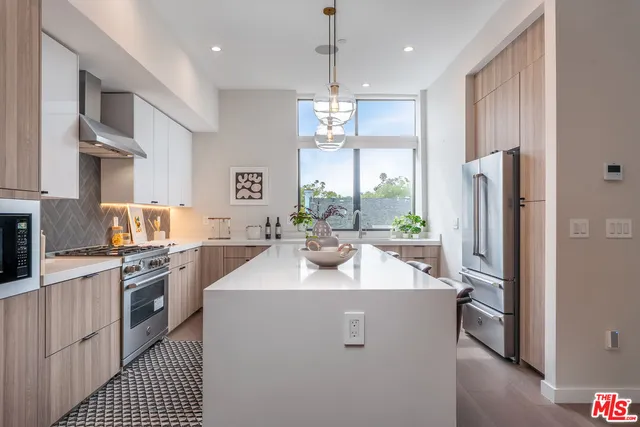 $1,495,000 | 4427 North Studio Place, Studio City, CA 91602