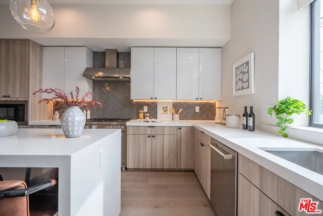 $1,495,000 | 4427 North Studio Place, Studio City, CA 91602