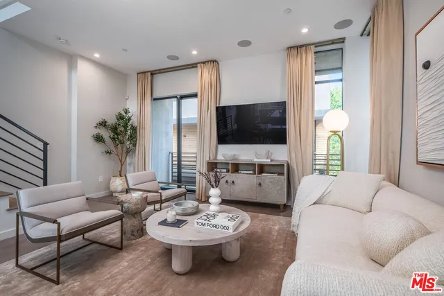 $1,495,000 | 4427 North Studio Place, Studio City, CA 91602