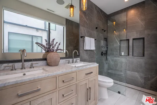 $1,495,000 | 4427 North Studio Place, Studio City, CA 91602