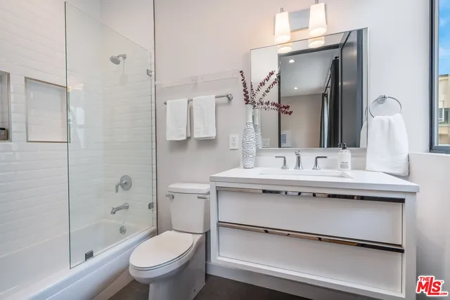 $1,495,000 | 4427 North Studio Place, Studio City, CA 91602